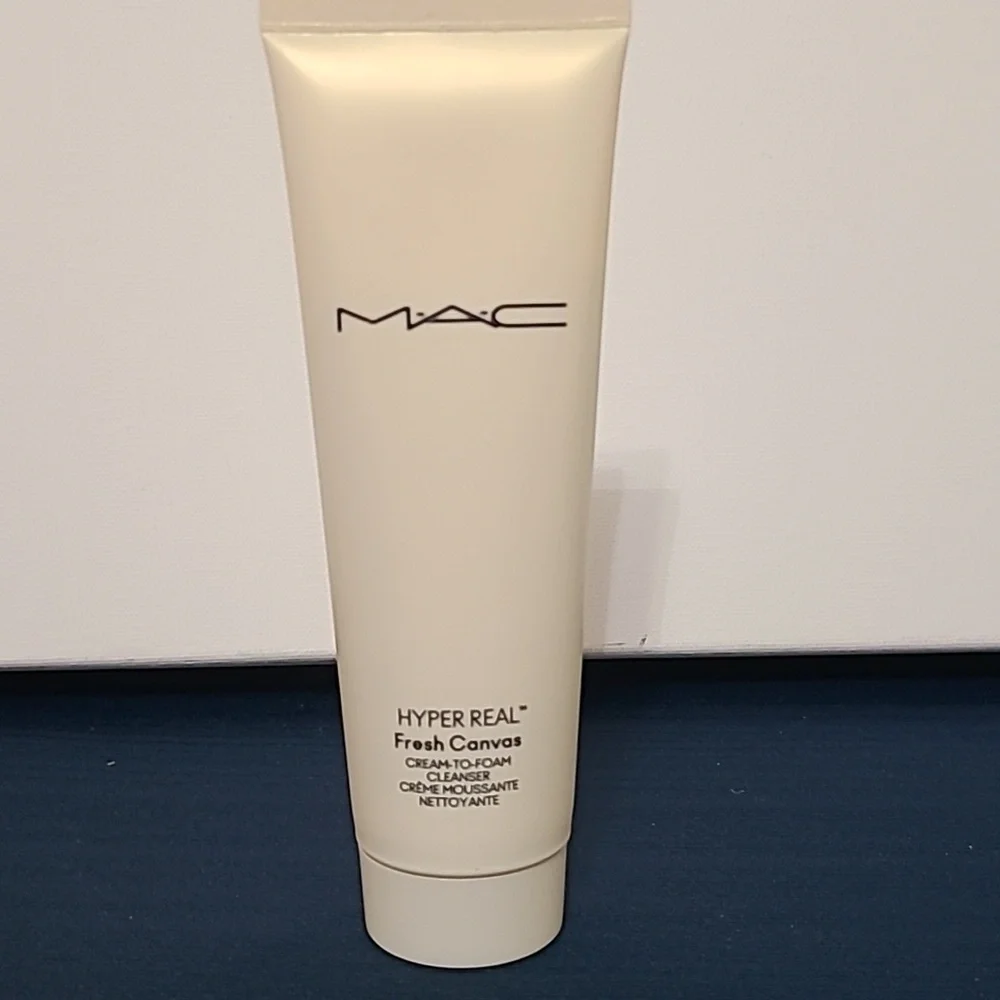 MAC Hyper Real Fresh Canvas Cream to Foam Cleanser 4.2 fl oz ‎ NEW IN BOX